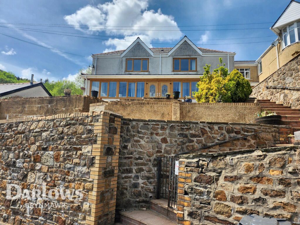 3 bedroom link detached house for sale in Park Road, Ebbw Vale, NP23