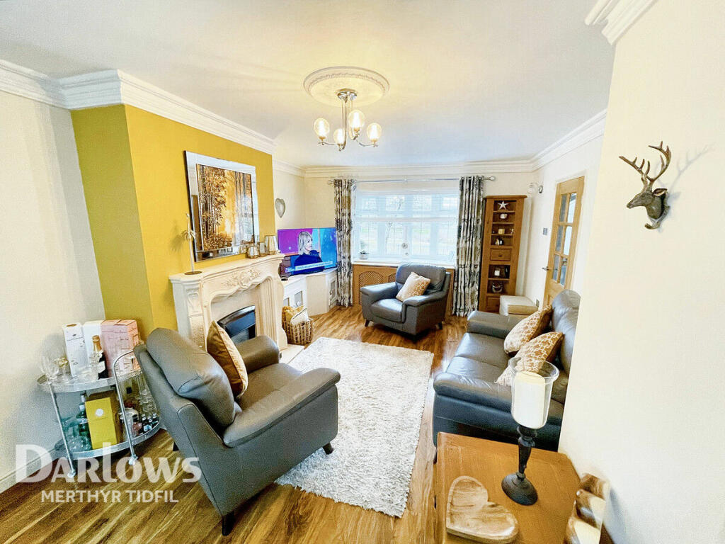 2 bedroom semidetached house for sale in HeolYWaun, Pontlottyn, CF81