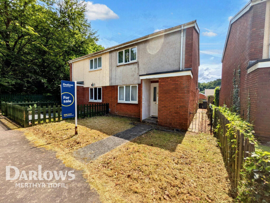 2 bedroom semidetached house for sale in Woodlands Avenue, Quakers