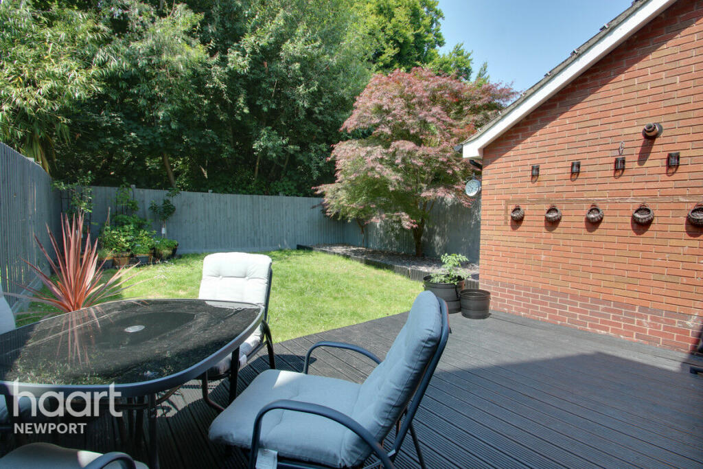 3 bedroom semidetached house for sale in Chirk Close, Newport, NP10