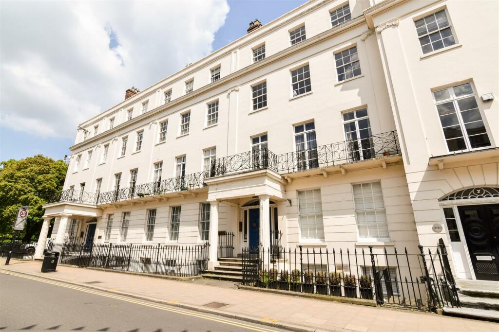2 bedroom apartment for rent in The Parade, Leamington Spa, CV32