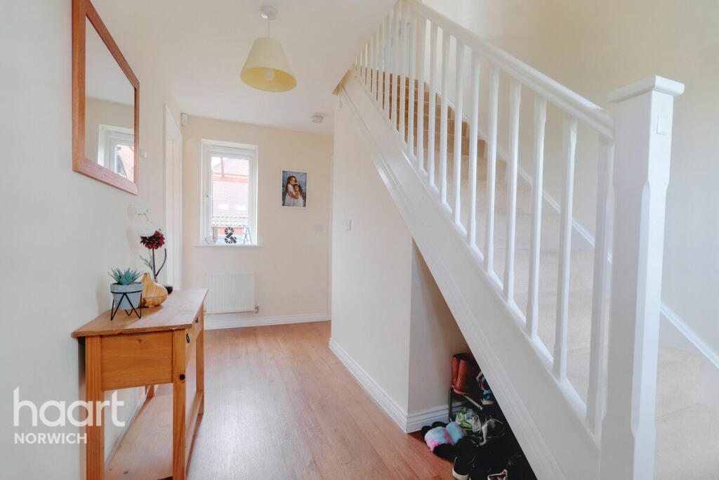 4 bedroom detached house for sale in Austin Way, Norwich, NR6