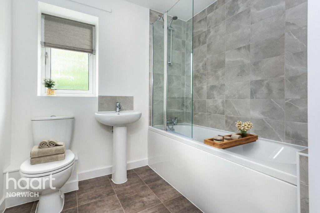 3 bedroom semidetached house for sale in 6 De Winton Drive