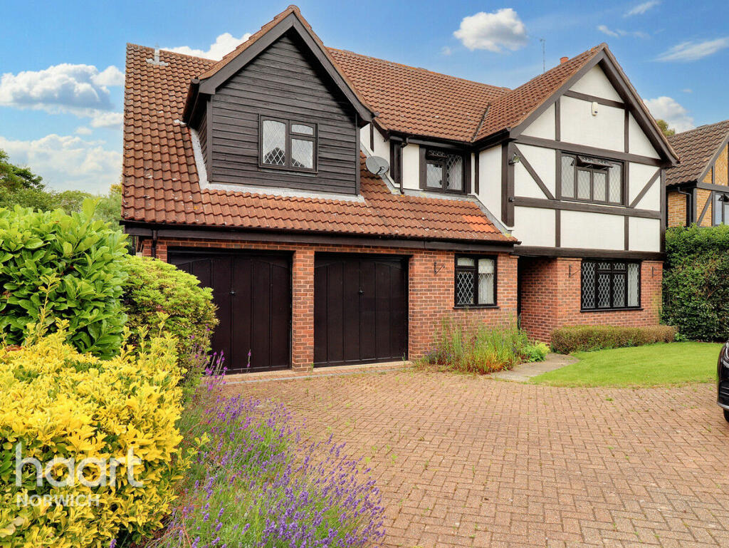 5 bedroom detached house for sale in Altongate, Thorpe End, NR13