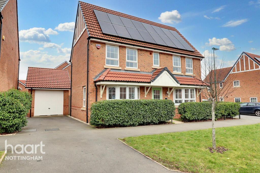 4 bedroom detached house for sale in Greymede Avenue, Woodhouse Park, NG8