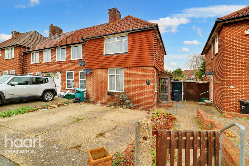2 bedroom end of terrace house for sale in Framlingham Crescent, LONDON