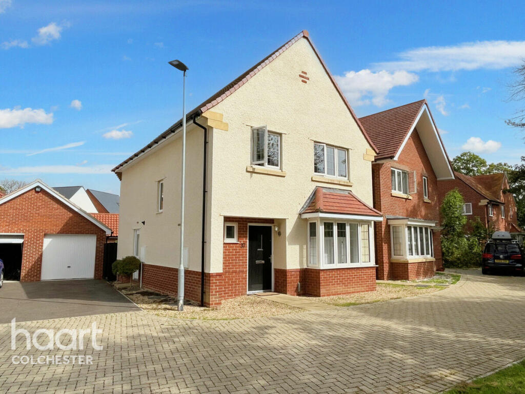 4 bedroom detached house for sale in Birchwood Drive, Colchester, CO4