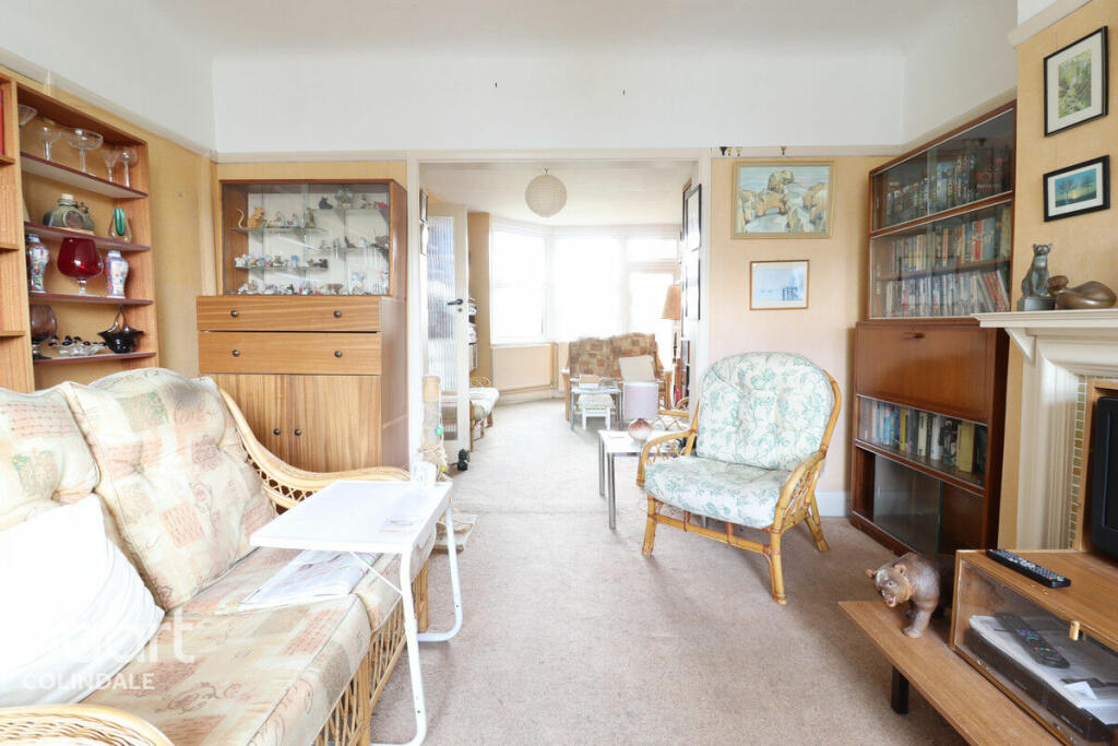 3 bedroom semidetached house for sale in Hillside, Kingsbury, NW9