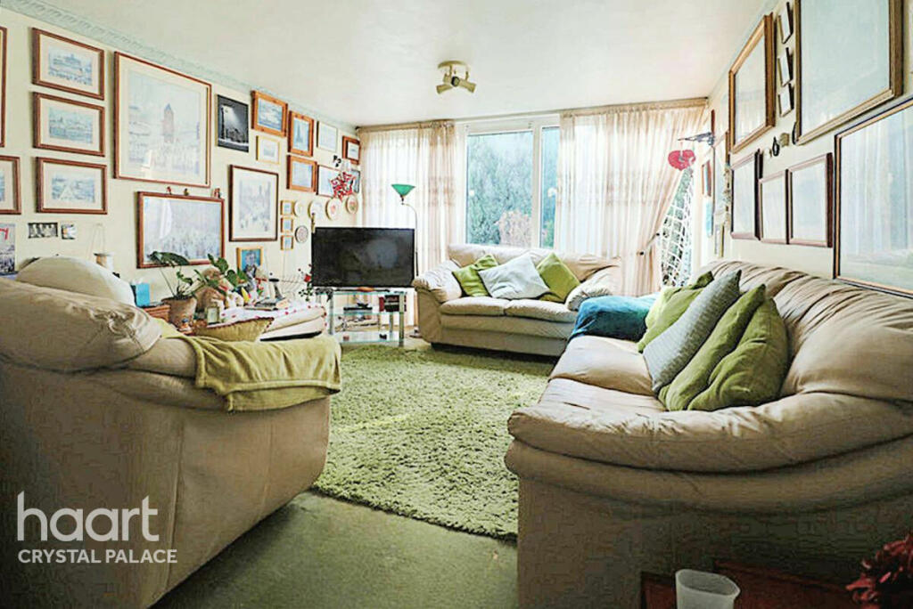 2 bedroom flat for sale in Sylvan Road, London, SE19