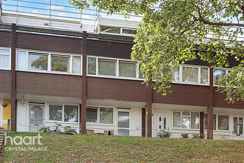 2 bedroom flat for sale in Sylvan Road, London, SE19