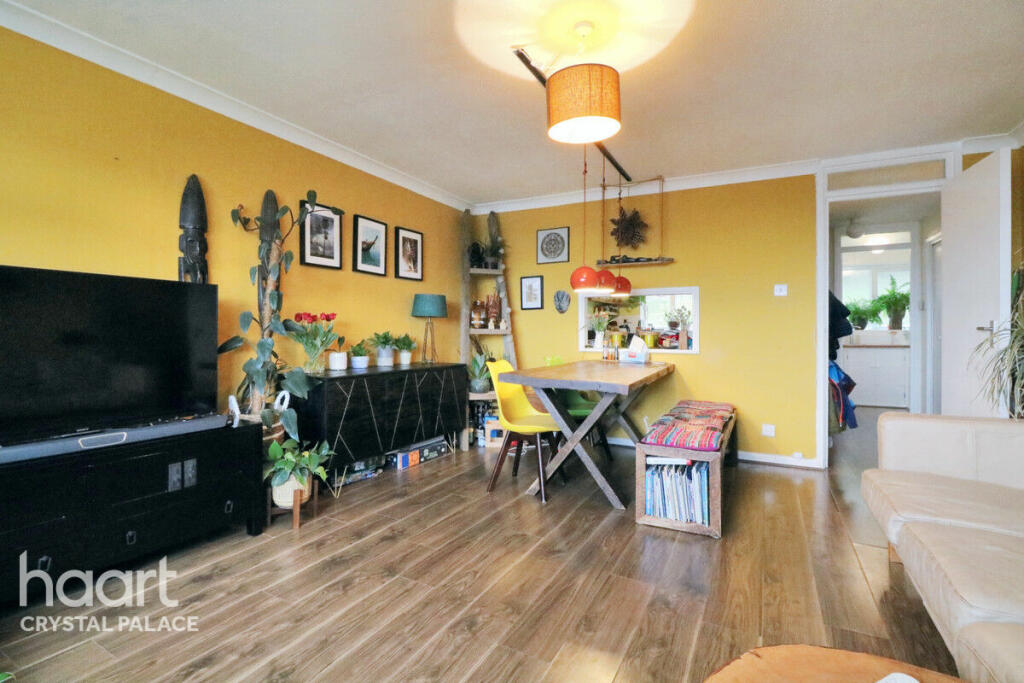 2 bedroom flat for sale in Marston Way, Crystal Palace, SE19