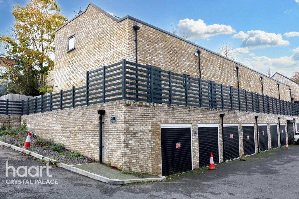 Main image of property: Flat 5, 248 South Norwood Hil, London SE25 6BA