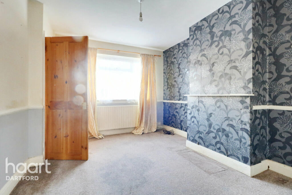 2 bedroom terraced house for sale in Gordon Road, Dartford, DA1