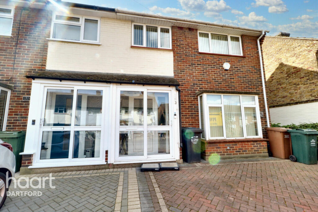 3 bedroom end of terrace house for sale in Kirby Road, Dartford, DA2