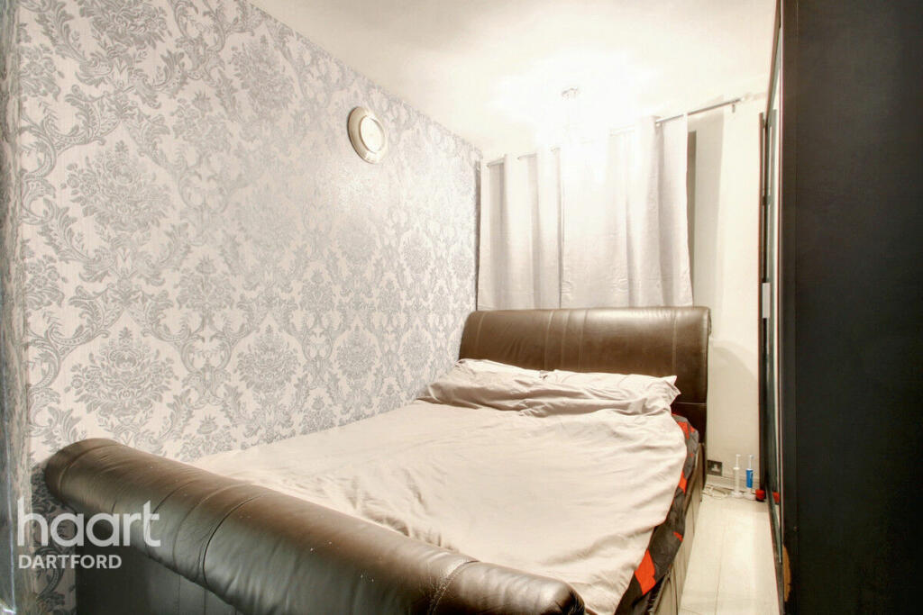 Additional property image - Hilltop Gardens, Dartford