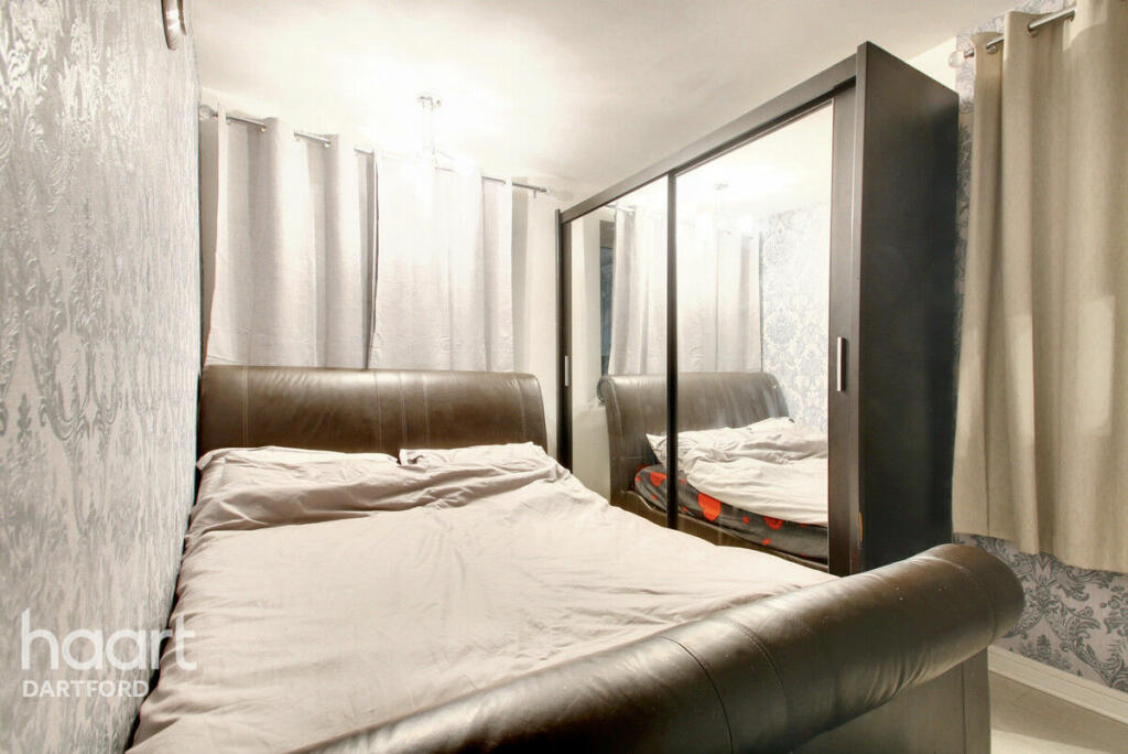 Additional property image - Hilltop Gardens, Dartford