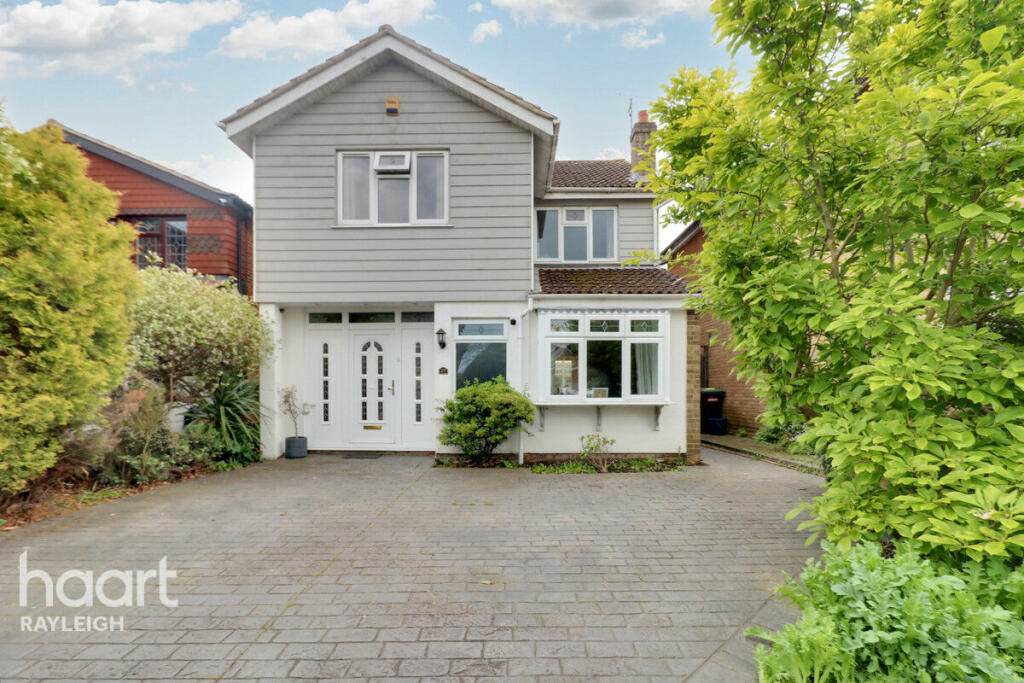 4 bedroom detached house for sale in The Spinneys, LeighOnSea, SS9