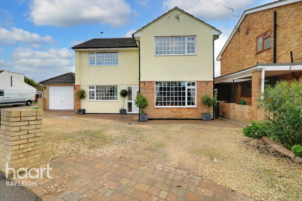 4 bedroom detached house for sale in Rayleigh Avenue, LeighOnSea, SS9