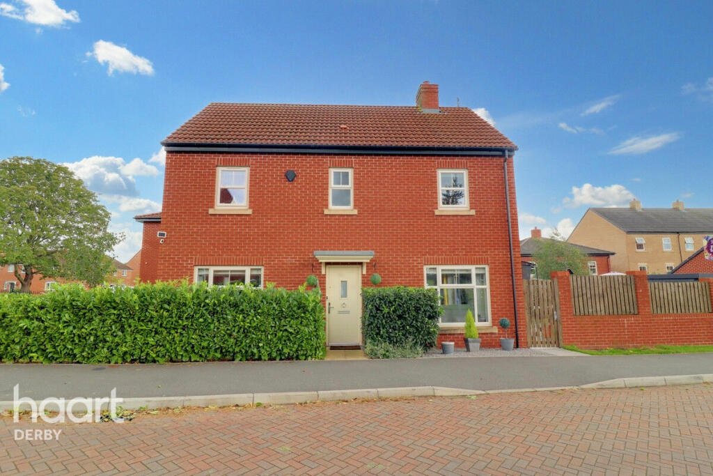4 bedroom detached house for sale in Richmond Park Road, Derby, DE22