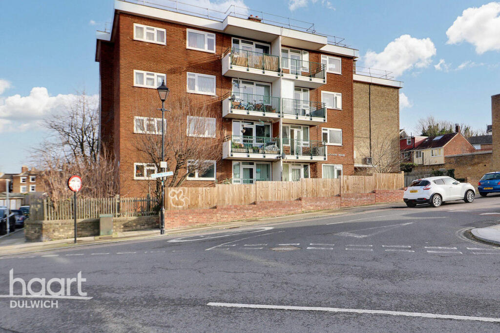 3 bedroom apartment for sale in Gibbon Road, LONDON, SE15