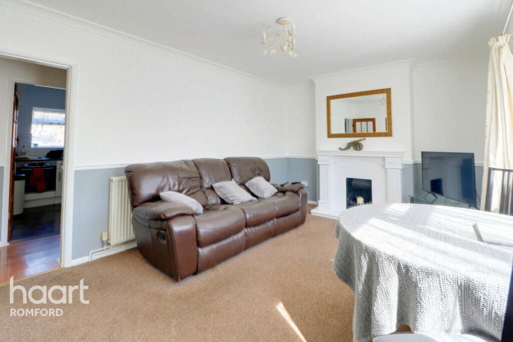 2 bedroom apartment for sale in Knighton Close, Romford, RM7