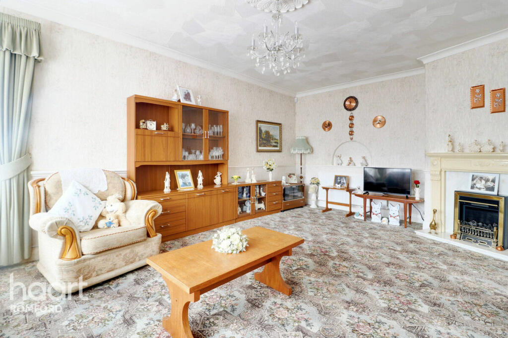 3 bedroom bungalow for sale in Beauly Way, Romford, RM1