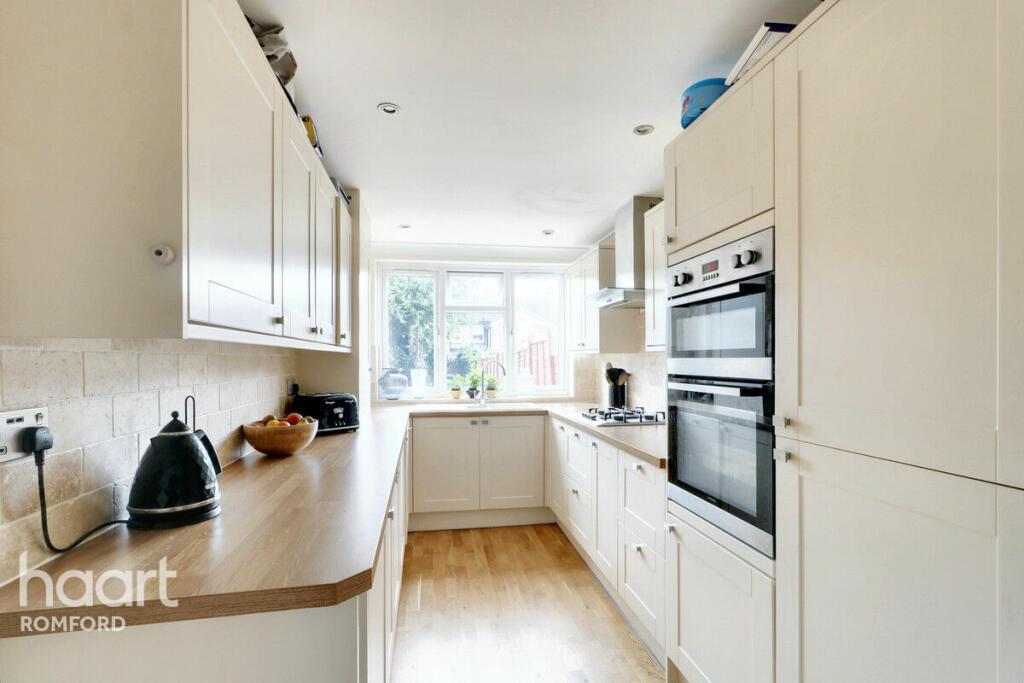 2 bedroom semi-detached house for sale in Park Lane, Hornchurch, RM11 ...