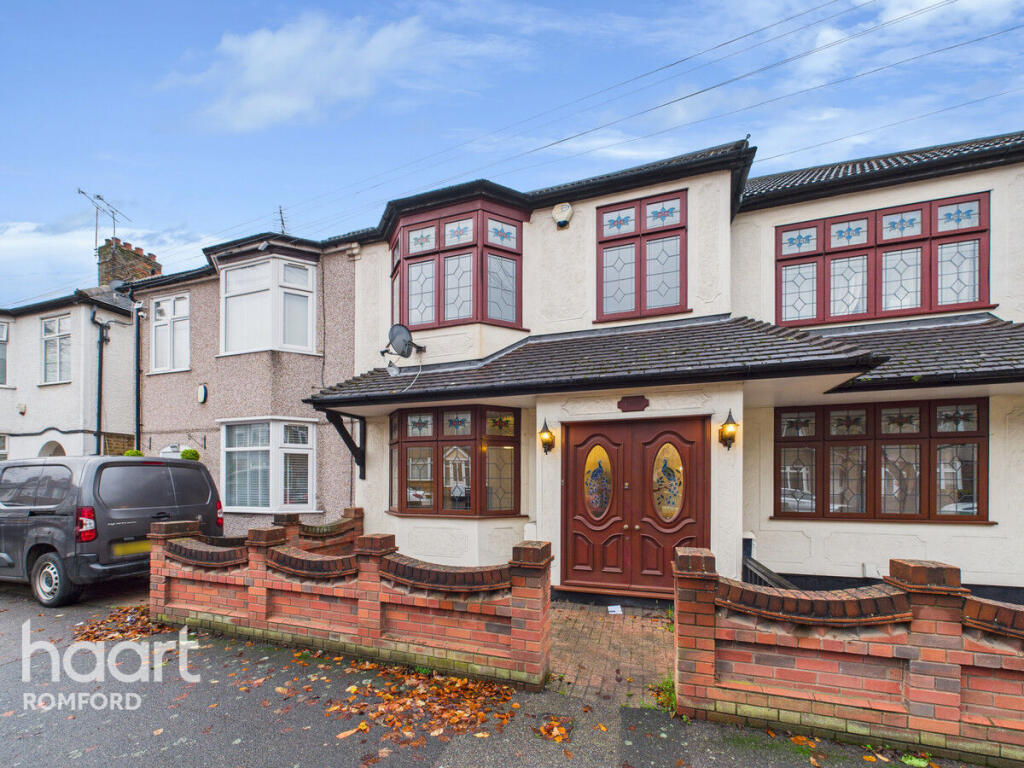 Main image of property: Hainault Road, Romford, RM5 3AR