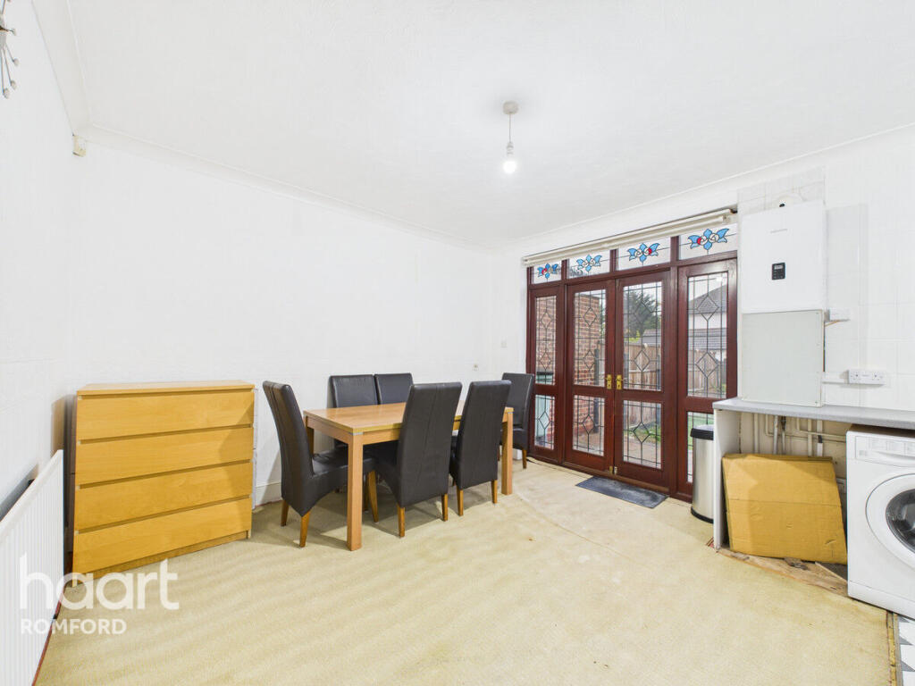Main image of property: Hainault Road, Romford, RM5 3AR