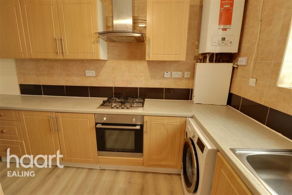 4 bedroom terraced house for rent in Greenford, UB6