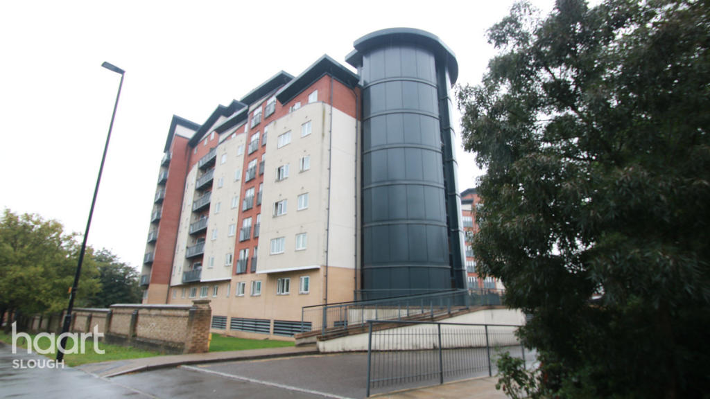 1 bedroom flat for sale in aspects Court, Slough, SL1