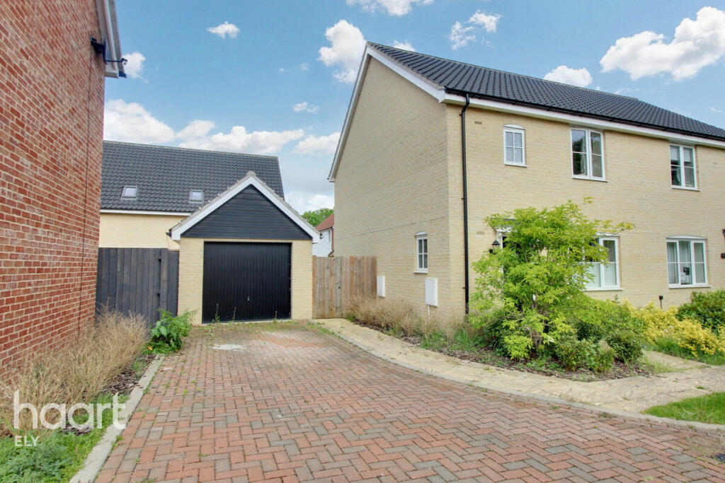 3 bedroom semidetached house for sale in Sunburst Green, Soham, CB7