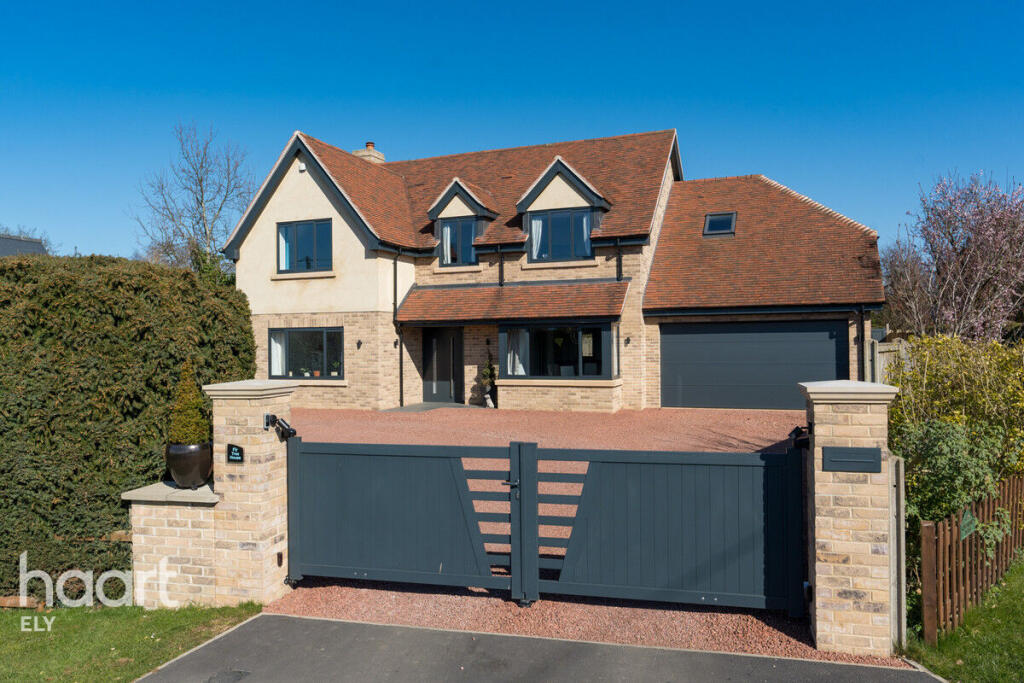 Main image of property: The Hamlet, Chettisham