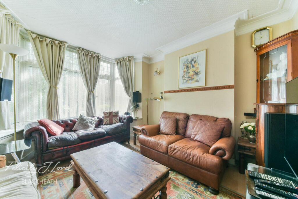 4 bedroom semidetached house for sale in Kinlet Road, London, SE18
