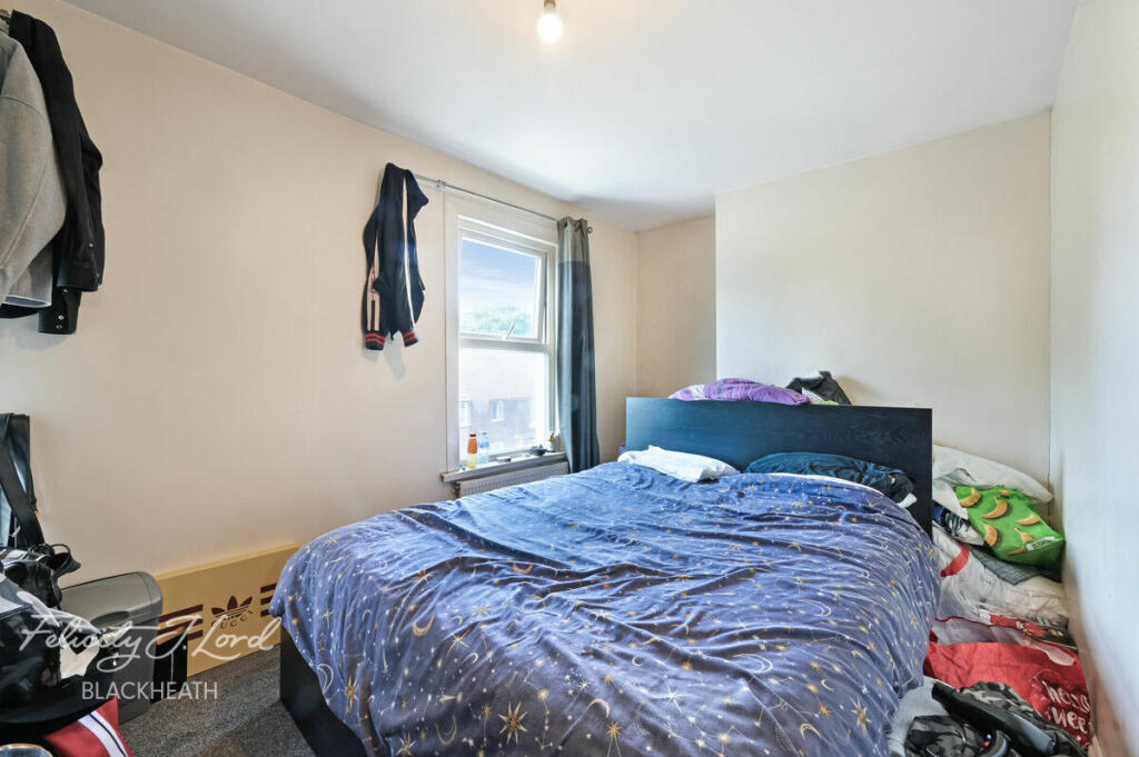 2 bedroom maisonette for sale in Elmdene Road, London, SE18