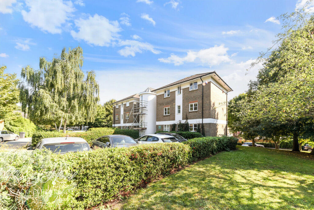 2 bedroom apartment for sale in St Josephs Vale, London, SE3