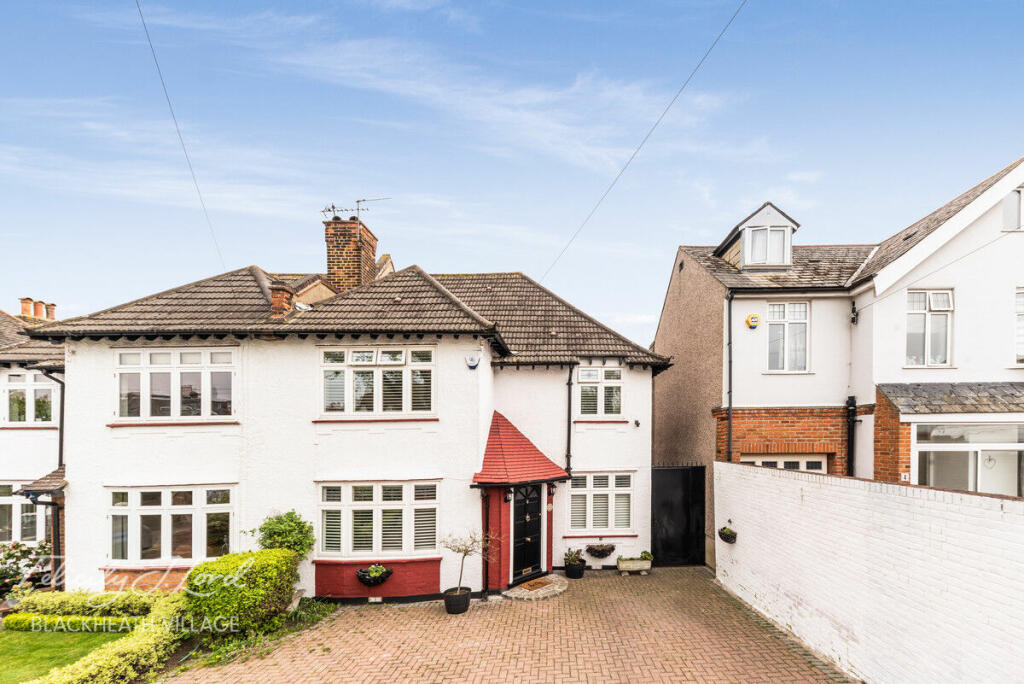 3 bedroom semidetached house for sale in Senlac Road, London, SE12