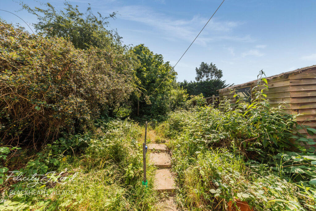 3 bedroom semidetached house for sale in Whetstone Road, London, SE3