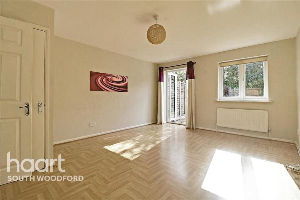 4 bedroom terraced house for rent in Fieldhouse Close, South Woodford, E18