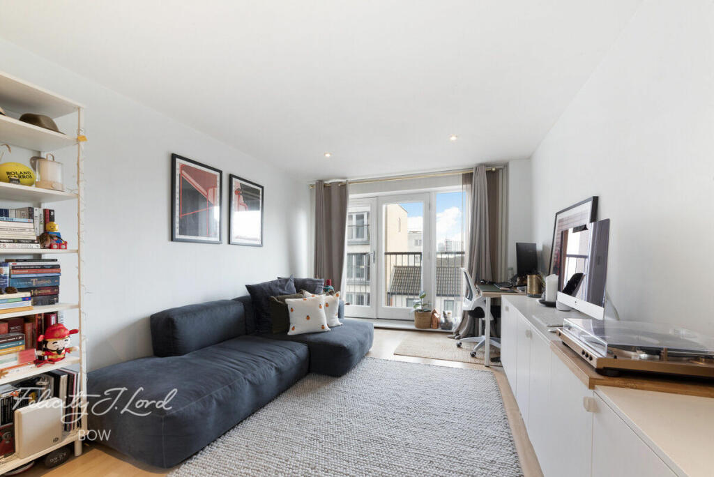 2 bedroom apartment for sale in Tredegar Road, London, E3