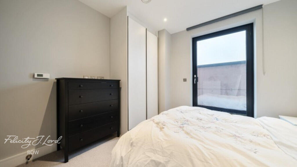 Main image of property: Mercury Walk, London, E14