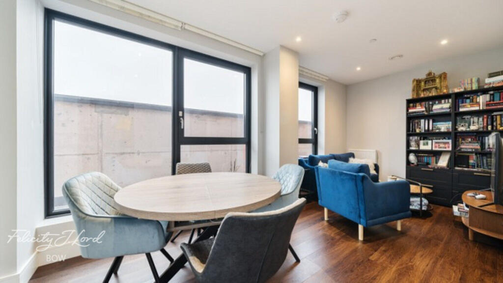 Main image of property: Mercury Walk, London, E14