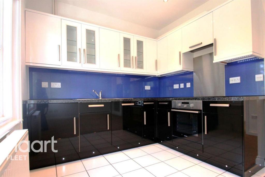 3 bedroom flat for rent in Fleet, GU51