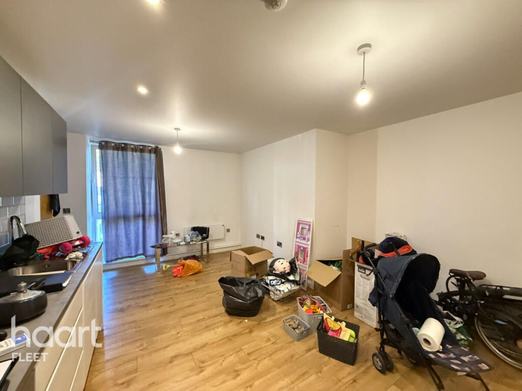 Main image of property: 296 Farnborough Road, Farnborough