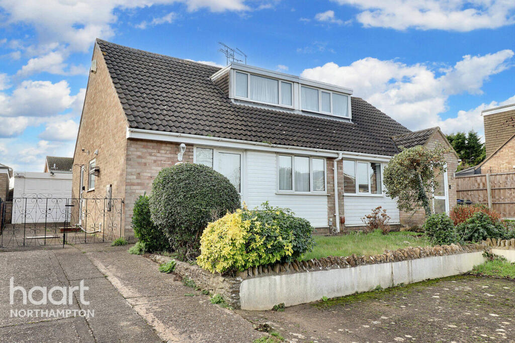 3 bedroom semidetached bungalow for sale in Obelisk Rise, Northampton, NN2