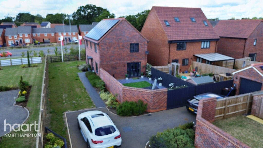 4 bedroom detached house