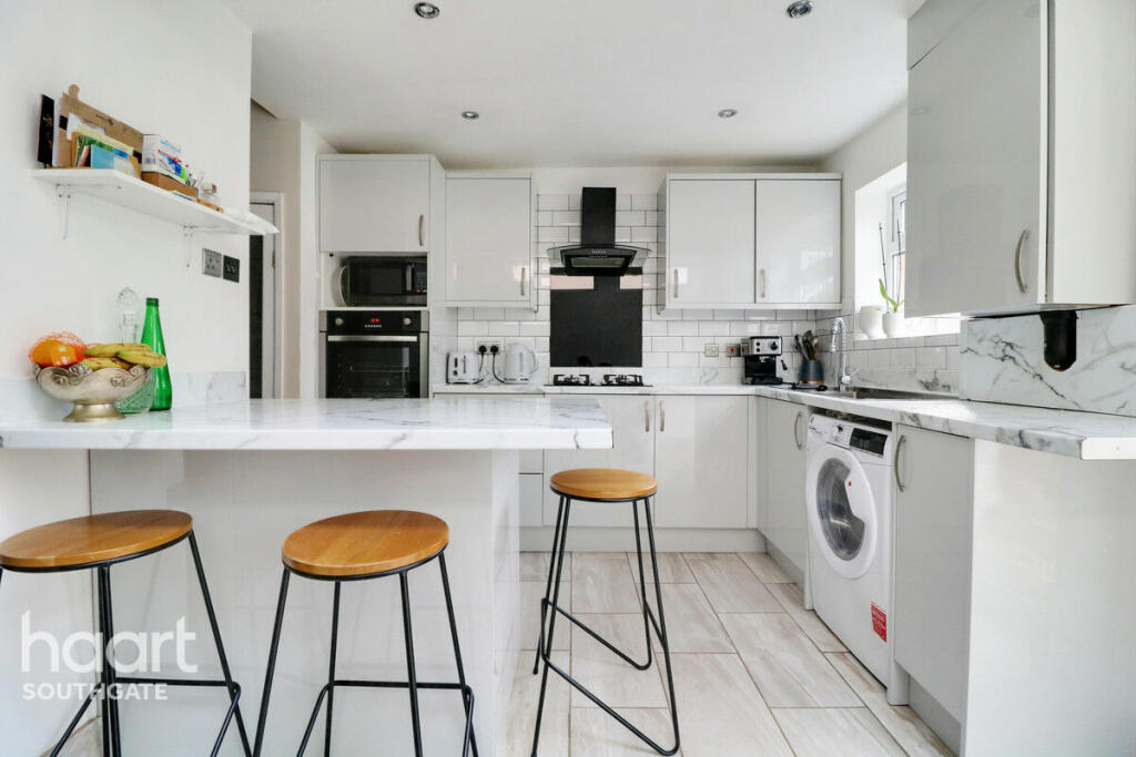 2 bedroom terraced house for sale in Sheldon Road, London, N18
