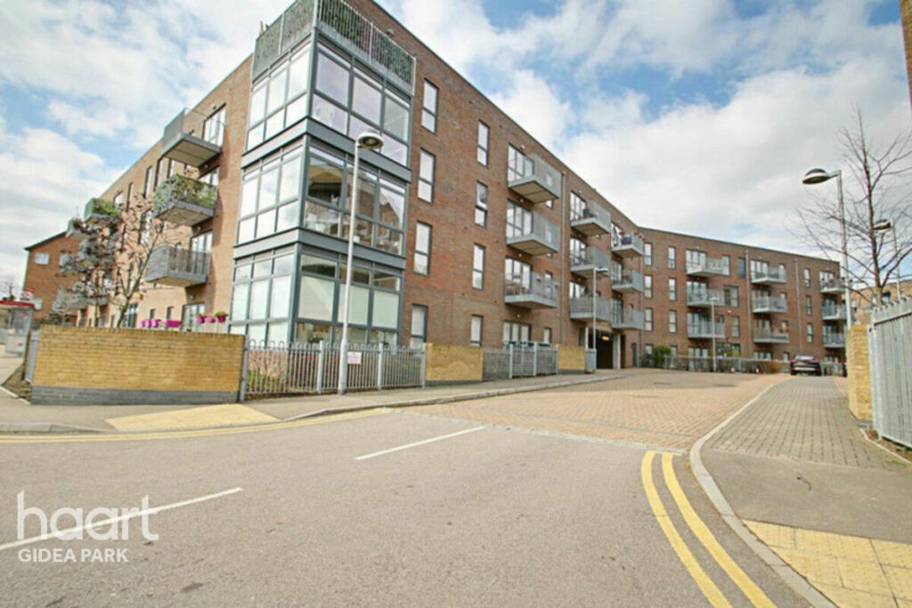 2 bedroom apartment for sale in 53 Squirrels Heath Lane, Romford, RM2