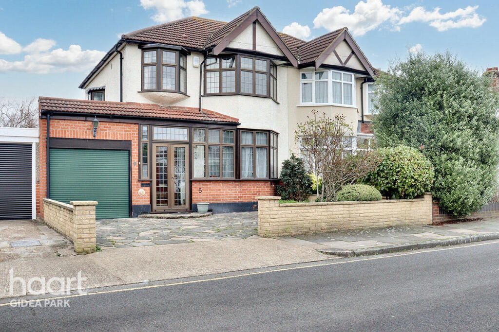 3 bedroom semidetached house for sale in Rosemary Avenue, Romford, RM1