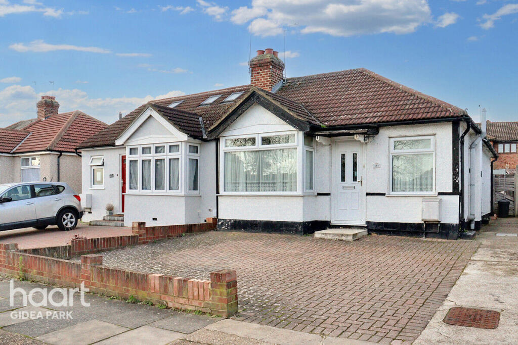 2 bedroom bungalow for sale in Parkside Avenue, Romford, RM1